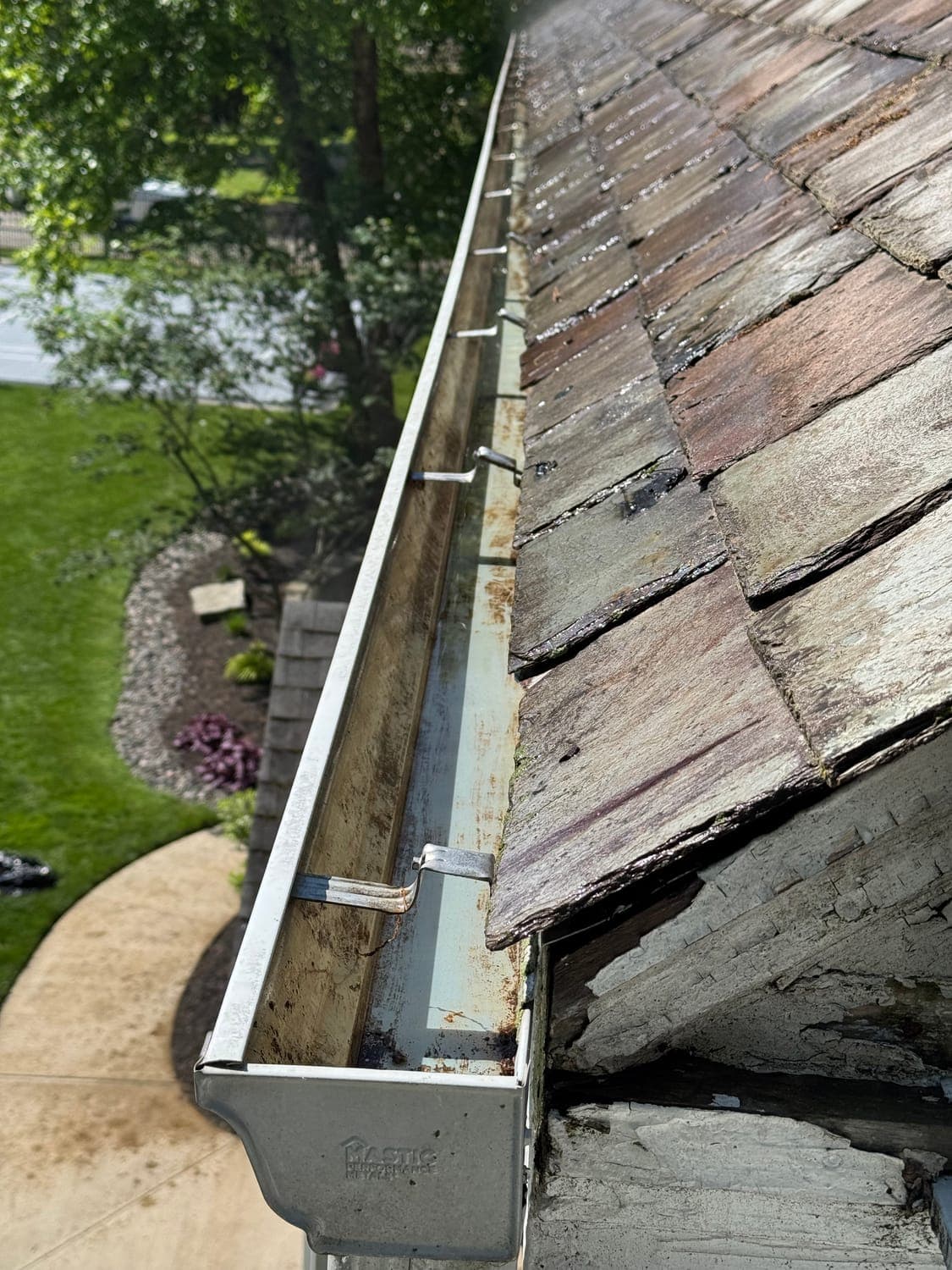 Gutter Cleaning & Brightening after