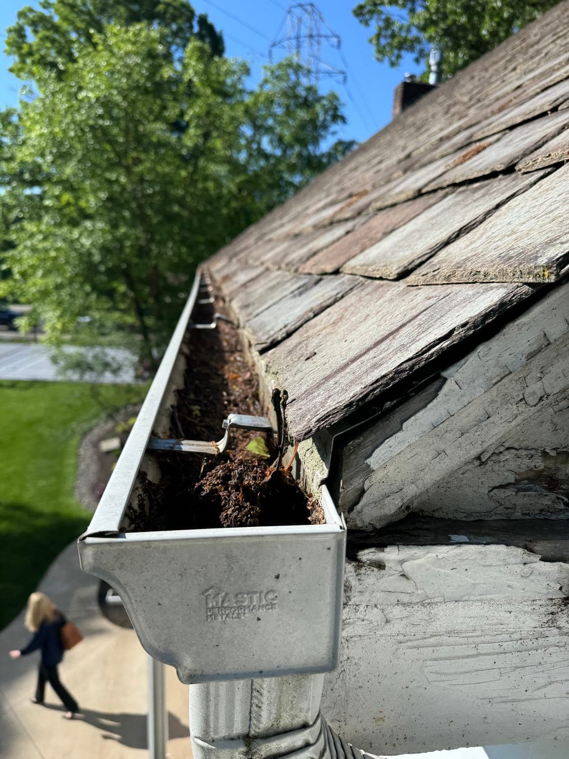 Gutter Cleaning & Brightening before